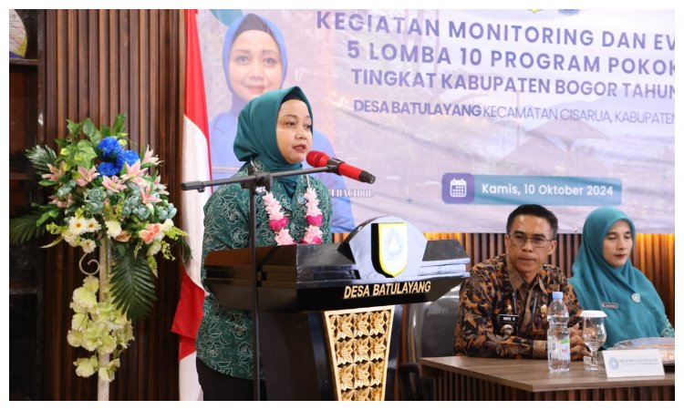 RR Indah Dewi Pangesti Bachril Pj. Ketua TP PKK Kabupaten Bogor saat memberi sambutan dalam monitoring dan evaluasi di desa Batulayang kecamatan Cisarua, Kamis 10 Oktober 2024.