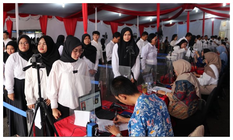 Para calon ASN (CASN) Pemkab Bogor saat mendaftar ulang untuk mengikuti ujian CASN di Gedung Tegar Beriman yang digelar oleh BKPSDM Kabupaten Bogor.