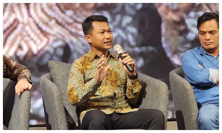 Lilik Haryadi Kasubid Kerjasama Lembaga Pemerintah Kejaksaan Agung Republik Indonesia saat memberikan materi dalam diskusi nasional terkait Danantara oleh Forum Pimred Multimedia Indonesia di Hotel Aston, Serang, Banten, Jumat 18 Juli 2025.