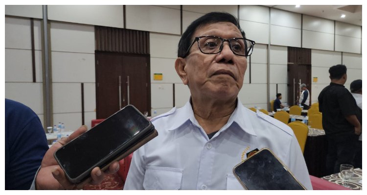Ketua Umum Persatuan Wartawan Indonesia (PWI) Pusat Hendry Ch Bangun saat memberi keterangan pers terkait dinamika persiapan Kongres Persatuan PWI yang akan digelar di Kabupaten Bekasi 29 Agustus 2025.